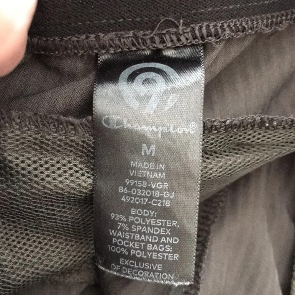 CHAMPION Men 9” Inseam Training lightweight Grey Shorts | M